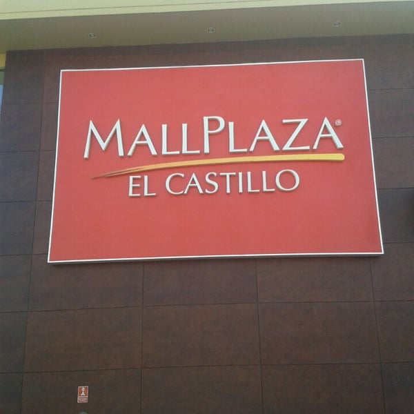 Foto tirada no(a) Mall Plaza El Castillo por Carolina C. em 2/2/2014