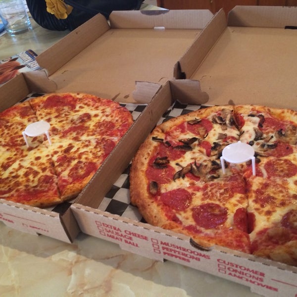 10/14/2013 tarihinde Ben H.ziyaretçi tarafından Gidget&#39;s Pizza &amp; Pasta'de çekilen fotoğraf
