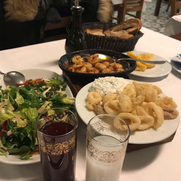 Das Foto wurde bei Burç Restaurant von Murat Y. am 1/5/2020 aufgenommen