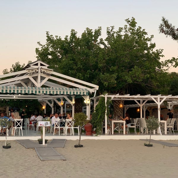 Foto tirada no(a) San Antonio Beach Restaurant &amp; Bar por Ozden A. em 8/13/2019