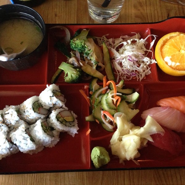 5/30/2014 tarihinde Joanna S.ziyaretçi tarafından Sushi Brokers'de çekilen fotoğraf