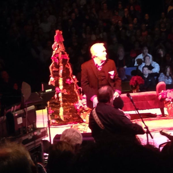 Photo taken at NYCB Theatre at Westbury by Zaw T. on 12/24/2015
