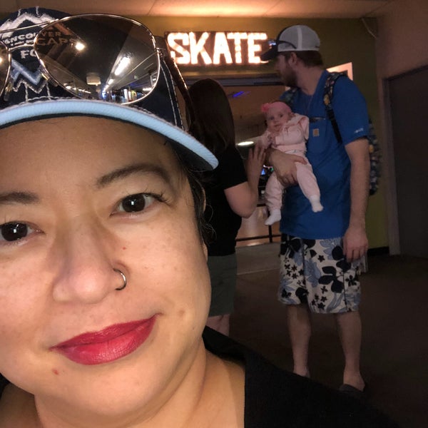 Foto scattata a Lynnwood Bowl &amp; Skate da Roxy &. il 5/19/2018