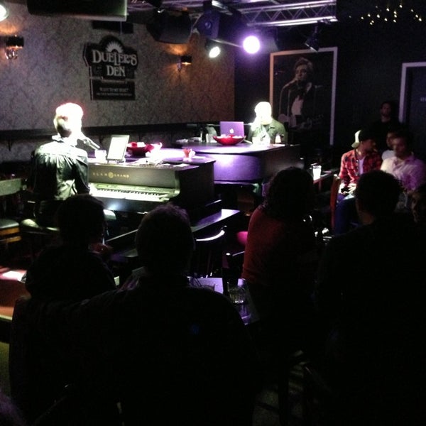 9/29/2013에 Annie W.님이 Ivory Room Piano Bar에서 찍은 사진
