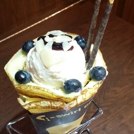 I try the NY blueberry cheesecake, the crepe are crispy and tender same time ,fresh food and tasty!