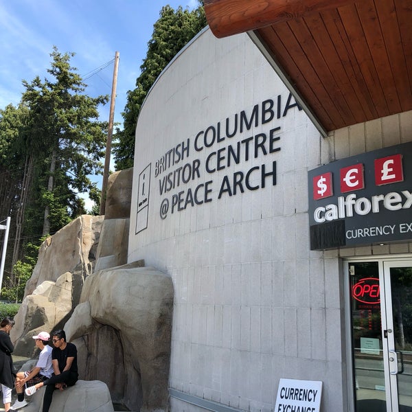 Das Foto wurde bei British Columbia Visitor Centre @ Peace Arch von Aya Z. am 6/2/2018 aufgenommen