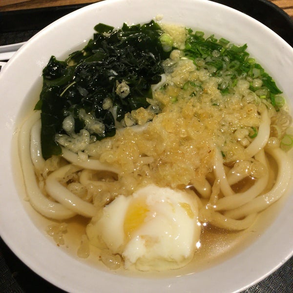 Foto tirada no(a) U:Don Fresh Japanese Noodle Station por Aya Z. em 10/22/2016
