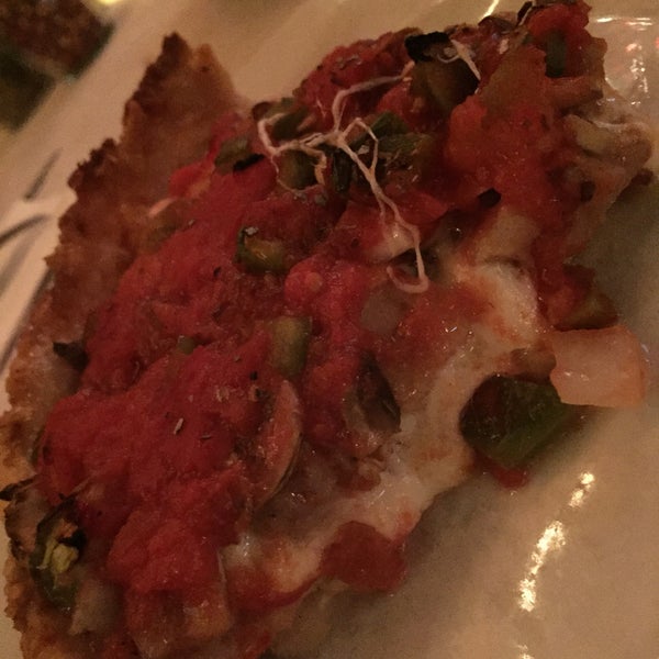 Das Foto wurde bei Pizano&#39;s Pizza &amp; Pasta von Aya Z. am 6/7/2015 aufgenommen