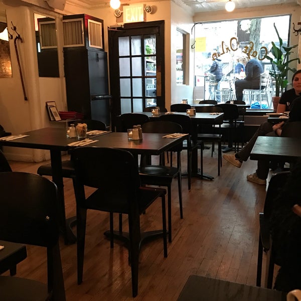 4/30/2017 tarihinde Yoko Y.ziyaretçi tarafından Cafe Orlin'de çekilen fotoğraf