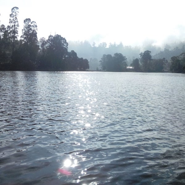 11/5/2013 tarihinde Piyush G.ziyaretçi tarafından Kodai Lake'de çekilen fotoğraf