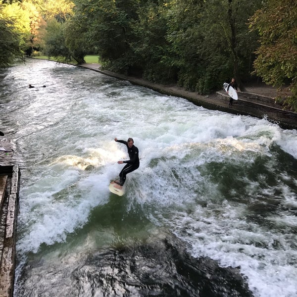 Eisbachwelle Surf Spot in Englischer Garten Süd