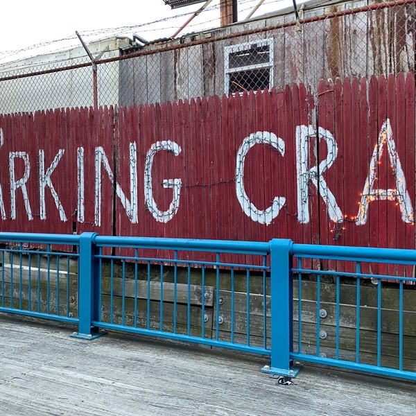 4/22/2022 tarihinde Terri E.ziyaretçi tarafından The Barking Crab'de çekilen fotoğraf