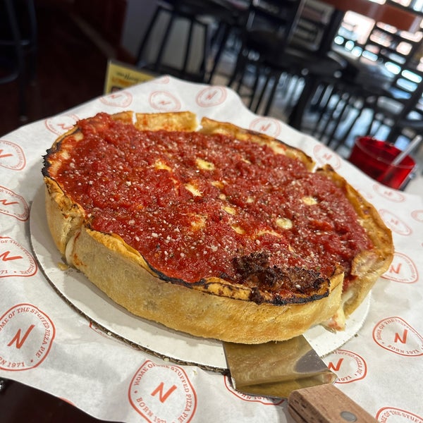 Снимок сделан в Nancy&#39;s Chicago Pizza пользователем Steph W. 6/16/2023