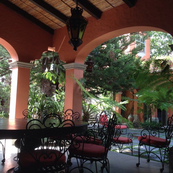 Снимок сделан в Hacienda del Lago Boutique Hotel &amp; Restaurant пользователем Tony B. 10/19/2013