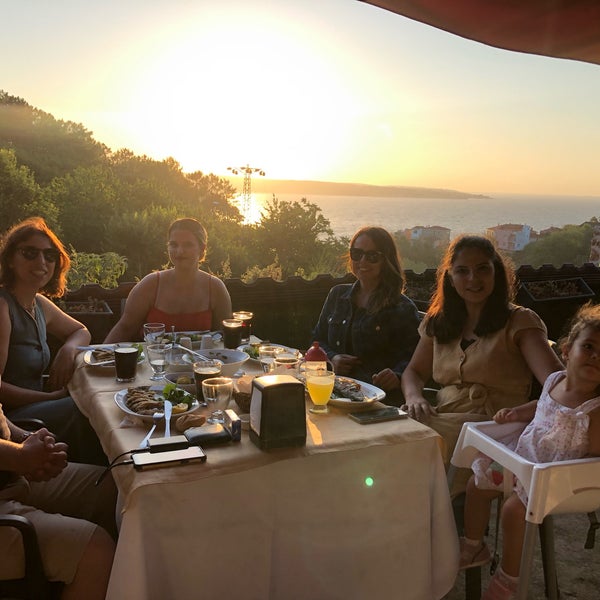 Das Foto wurde bei Taşlıhan Restaurant von Nazlı K. am 8/13/2019 aufgenommen