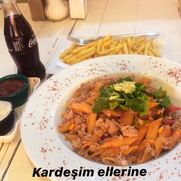 Снимок сделан в Aisha Cafe &amp; Restoran пользователем Aygün 7/24/2018