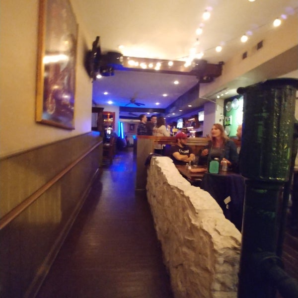 Foto tirada no(a) The Bards Irish Bar por Kim B. em 10/21/2018