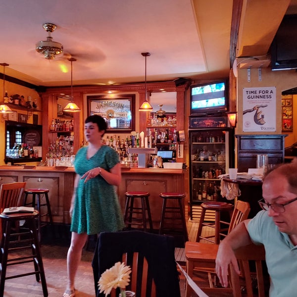 รูปภาพถ่ายที่ The Black Sheep Pub &amp; Restaurant โดย Kim B. เมื่อ 7/31/2019