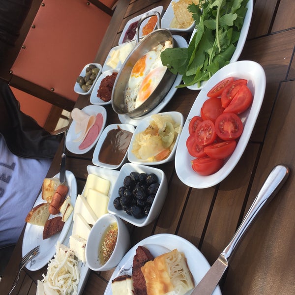 Das Foto wurde bei Erdilli Gourmet Slow Food von Melahat Y. am 4/15/2018 aufgenommen