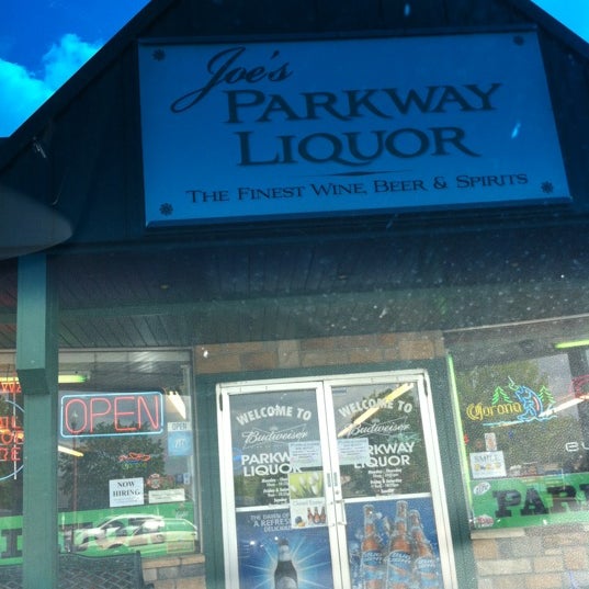 Parkway Liquor Liquor Store in Overland Park