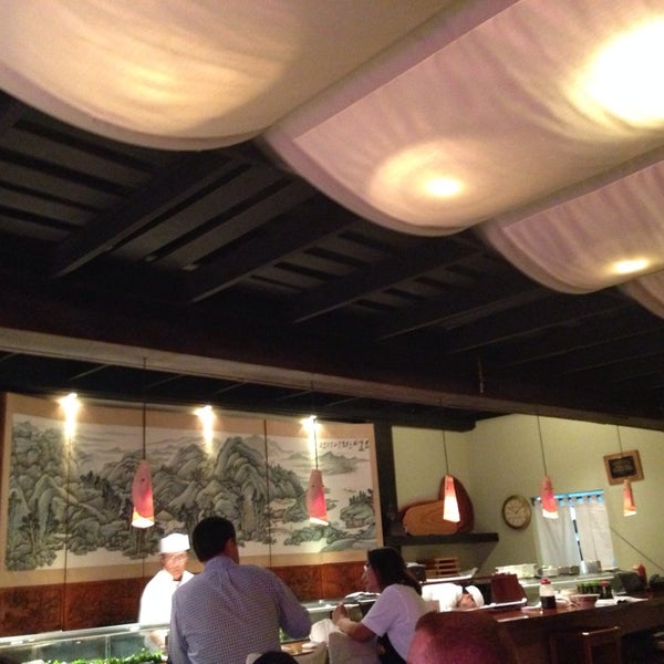 6/5/2014에 Carlos P.님이 Toni&#39;s Sushi Bar에서 찍은 사진