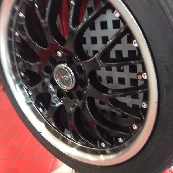 Discount Tire Automotive Repair Shop in Everett