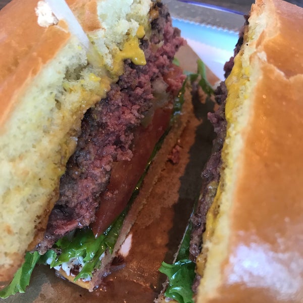 3/7/2018 tarihinde Sirus O.ziyaretçi tarafından Haystack Burgers &amp; Barley'de çekilen fotoğraf