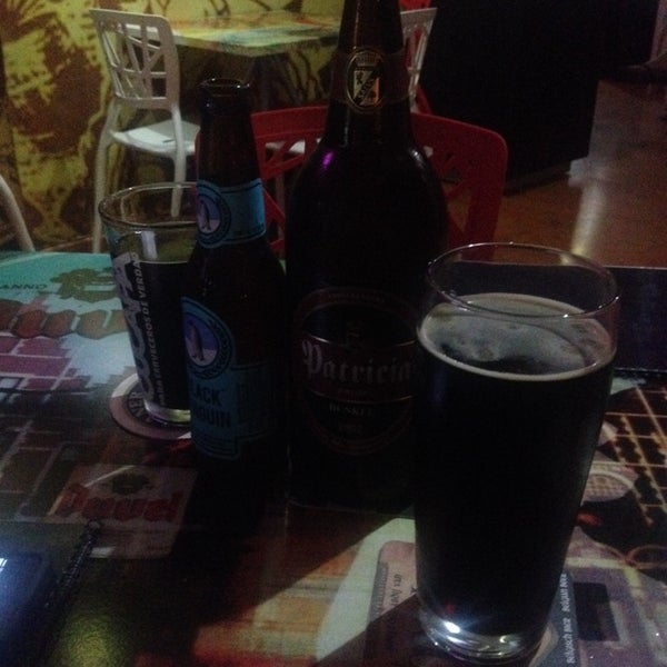 10/17/2013 tarihinde Carlitos M.ziyaretçi tarafından Beer Bank Guadalajara'de çekilen fotoğraf