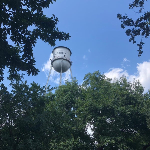 Photo taken at Gristmill River Restaurant &amp; Bar by Lan W. on 8/29/2019