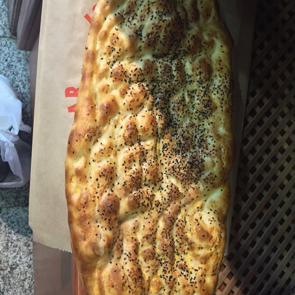 6/24/2015에 Kubilay B.님이 Tüylüoğlu Ekmek&amp;Pasta에서 찍은 사진