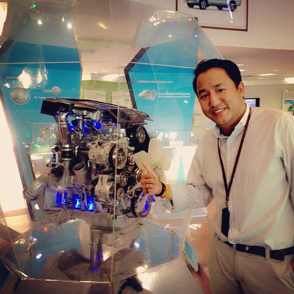Photo taken at บริษัท โตโยต้า มอเตอร์ ประเทศไทย จำกัด - โรงงานประกอบรถยนต์บ้านโพธิ์ (Toyota Motor Thailand Co.,Ltd. - Ban Pho Plant) by Chin T. on 8/30/2013