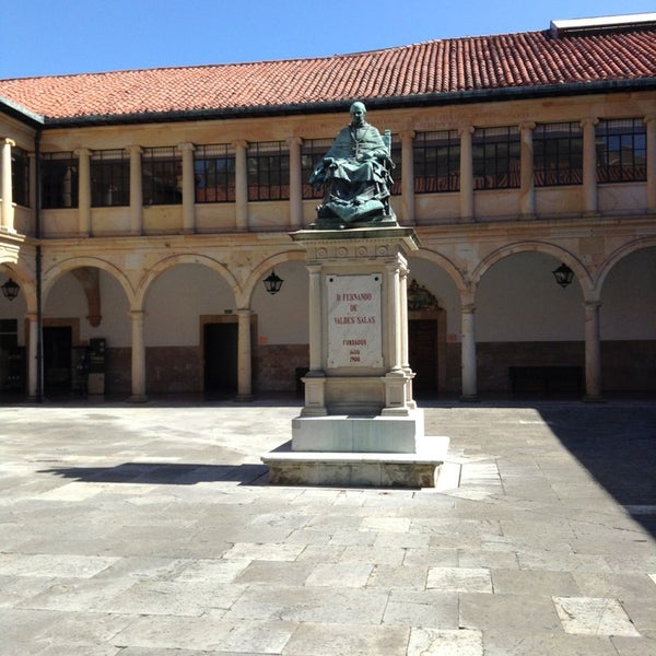 Edificio Historico Universidad de Oviedo General College & University Edificio Historico Universidad de Oviedo General College & University