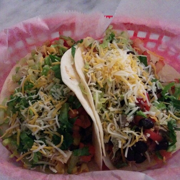 7/26/2014 tarihinde Sujoy S.ziyaretçi tarafından Five Tacos'de çekilen fotoğraf