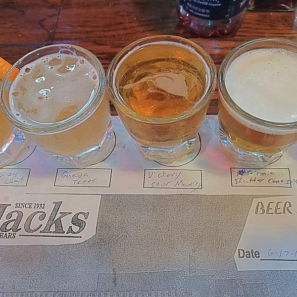 6/18/2018 tarihinde Adam P.ziyaretçi tarafından Jacks Cannery Bar'de çekilen fotoğraf