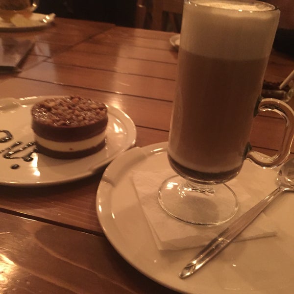 Perfect cozy place for small groups.nutella cheesecake and mocha taste good👍🏼