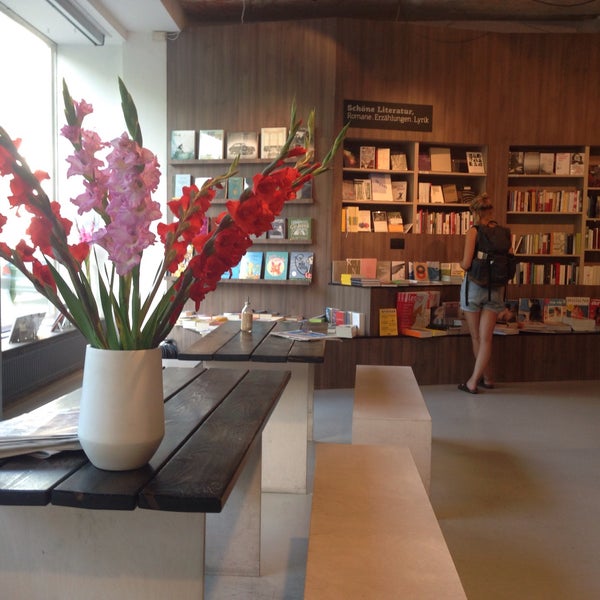 Foto tirada no(a) ocelot, not just another bookstore por Valentyna Z. em 7/29/2016