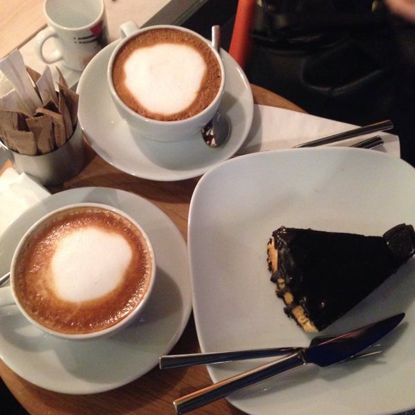 Gelip de oreo'lu cheesecake yemeden donmeyin, modanin en yeni en tatli mekani ^^ #justneedcoffee