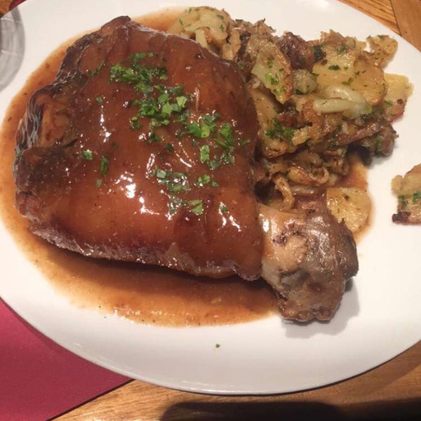 Pork knuckle andvpotatoes are delicious. (I recommend sharing this)