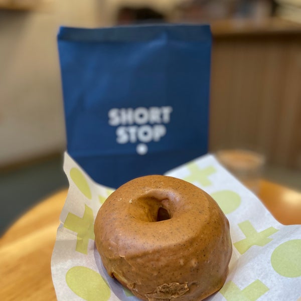 6/29/2022 tarihinde Tammy C.ziyaretçi tarafından Shortstop Coffee &amp; Donuts'de çekilen fotoğraf
