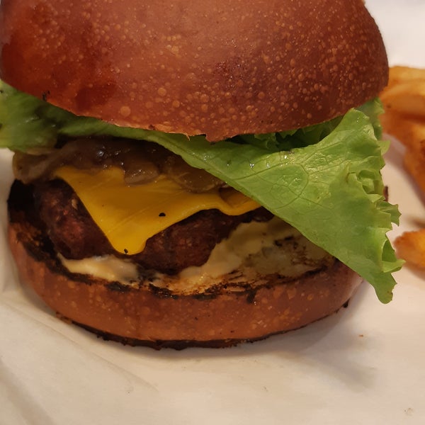 Photo taken at Burger Rules by Eda T. on 1/4/2019
