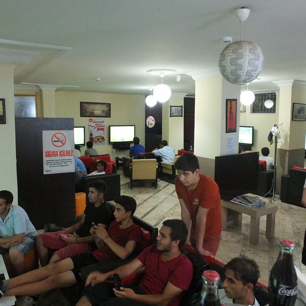 รูปภาพถ่ายที่ La Liga Playstation Cafe โดย Hüseyin B. เมื่อ 7/14/2014