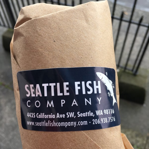 2/19/2017 tarihinde Kate C.ziyaretçi tarafından Seattle Fish Company'de çekilen fotoğraf