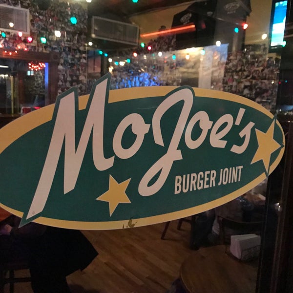 Снимок сделан в MoJoe&#39;s Burger Joint пользователем Matt H. 2/16/2017