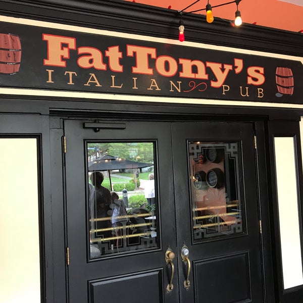 Foto tomada en Fat Tony&#39;s Italian Pub  por Matt H. el 7/3/2017