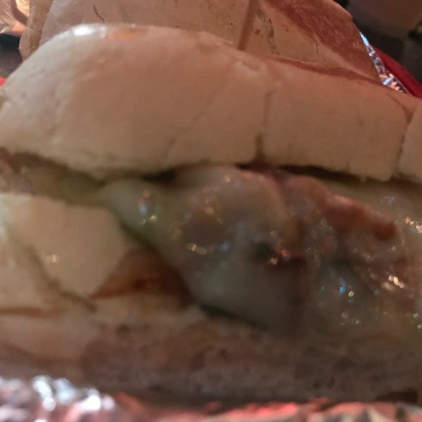 Foto scattata a MoJoe&#39;s Burger Joint da Matt H. il 9/13/2018