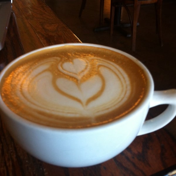 9/30/2013 tarihinde Steven S.ziyaretçi tarafından Sunergos Coffee'de çekilen fotoğraf