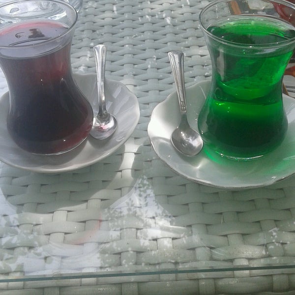 Das Foto wurde bei Ayışığı Cafe Nargile ve Restaurant von Yunus S. am 8/21/2016 aufgenommen