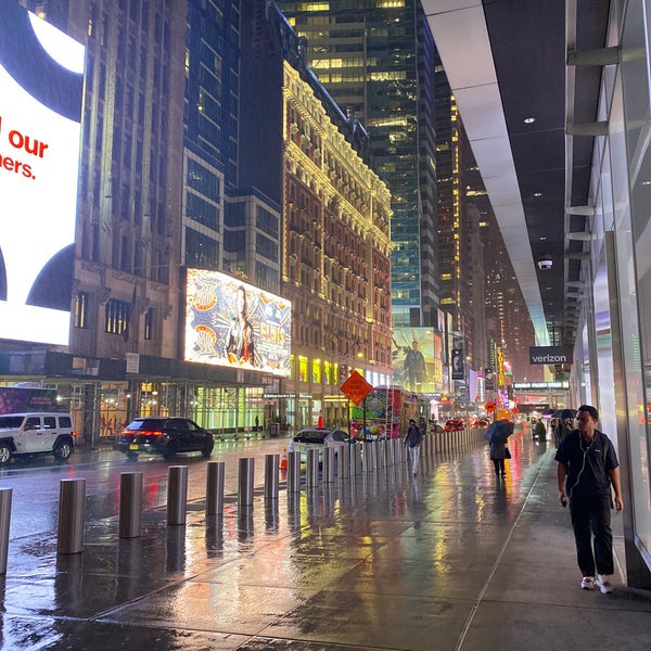 Verizon Plaza Pedestrian Plaza in Theater District