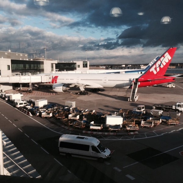 Foto diambil di Bandar Udara Frankfurt am Main (FRA) oleh Mariottini viagens pada 3/4/2015
