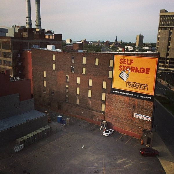 5/19/2014 tarihinde Adam V.ziyaretçi tarafından Hilton Garden Inn Detroit Downtown'de çekilen fotoğraf